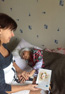Светлана Глухова поздравила жительницу Ленинского района со 102-м Днем рождения
